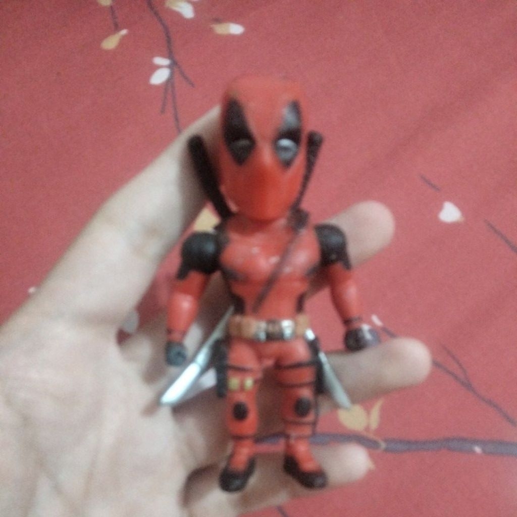 mainan figure deadpool