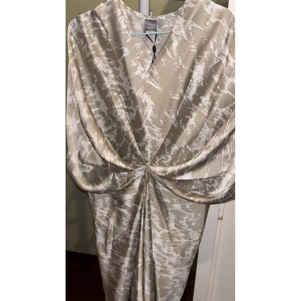 PRELOVED This is April kaftan baju muslim - green sage