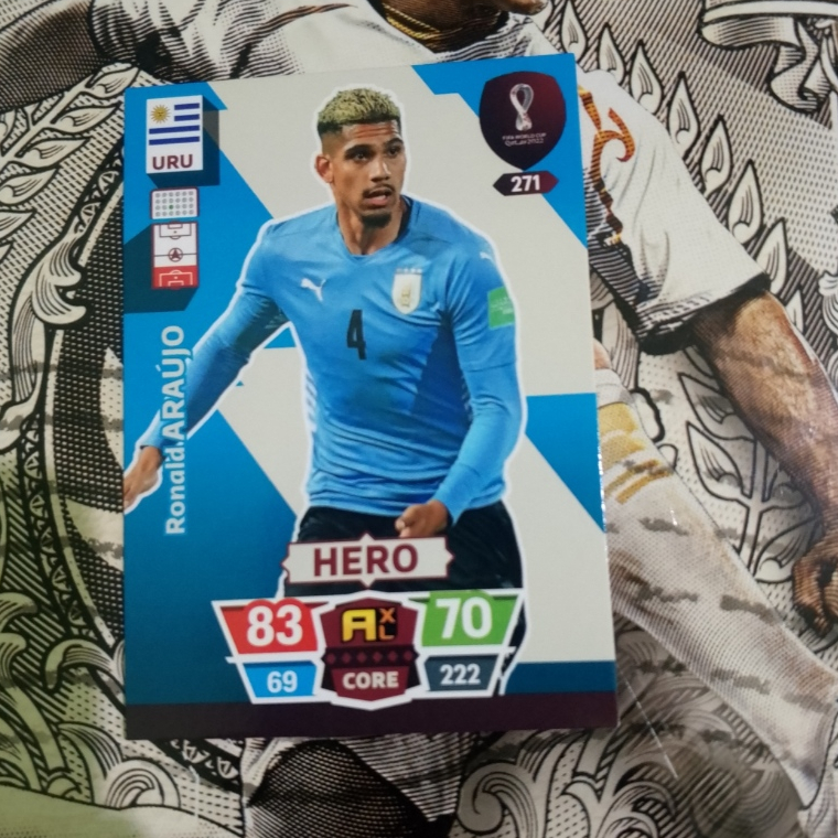 Kartu Bola Ronald Araujo Uruguay 2022 Panini Adrenalyn XL World Cup Qatar Card