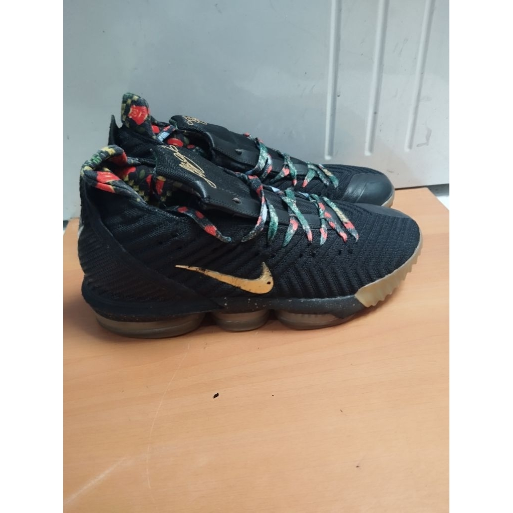 Sepatu Basket Sneakers Casual Nike LeBron 16 Size 44,5