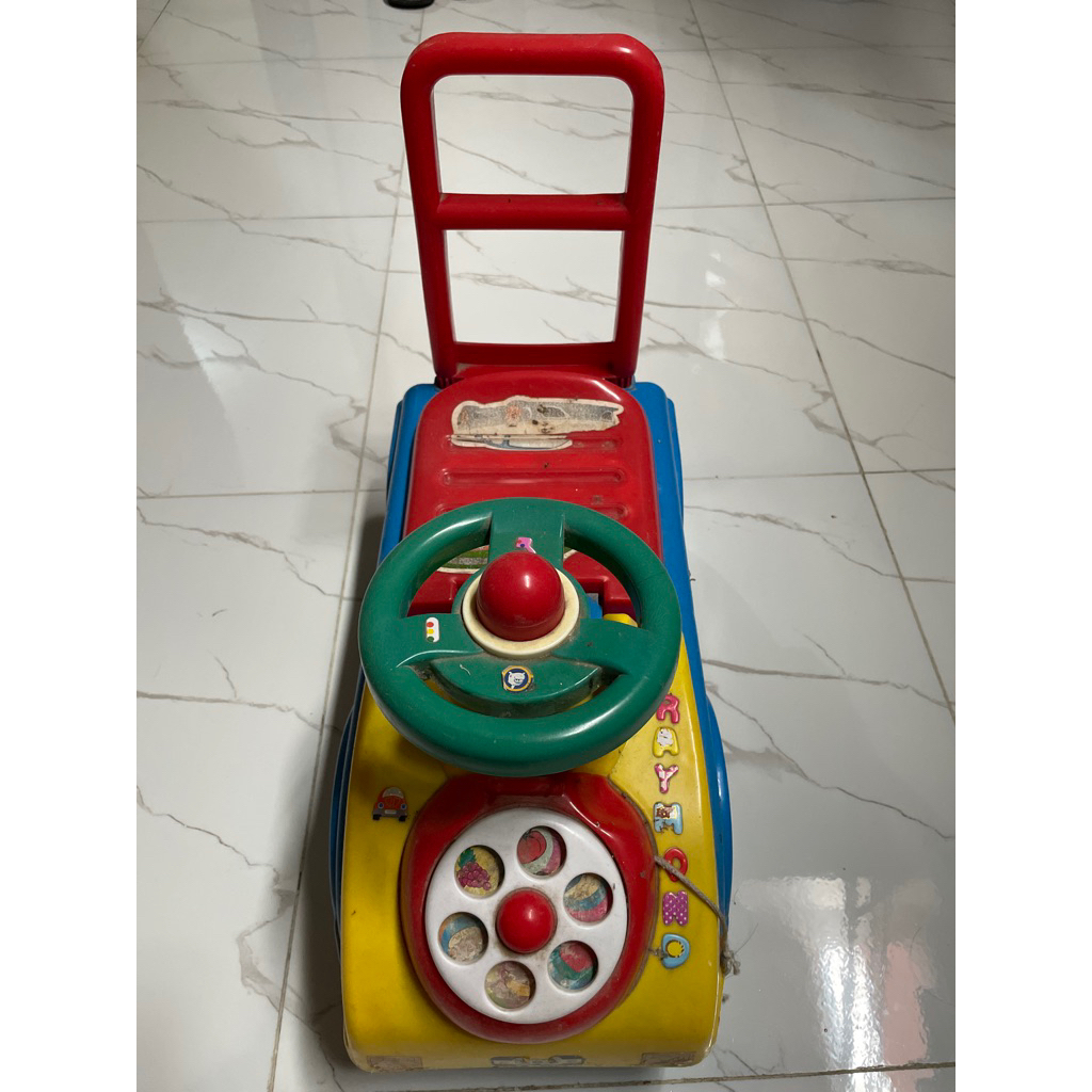 Mainan anak mobil bekas