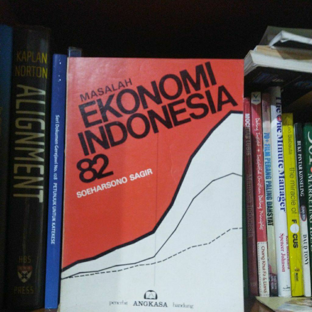 Masalah Ekonomi Indonesia 82, by Soeharsono Sagir.