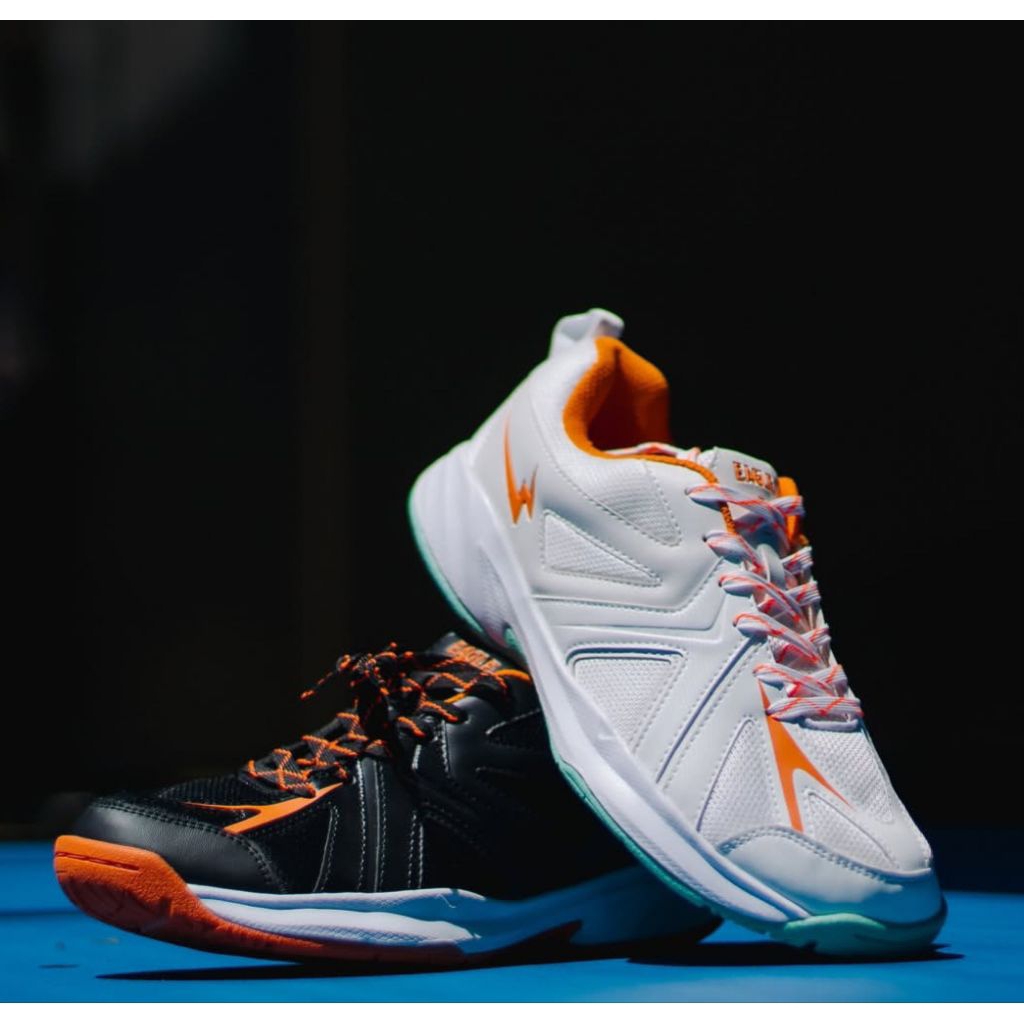 eagle   original. sepatu tenis lapangan.sepatu badminthon