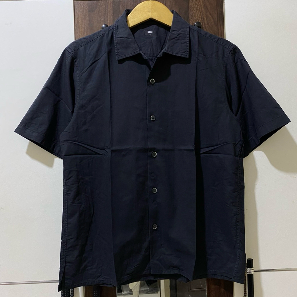 Kemeja Uniqlo Open Collar