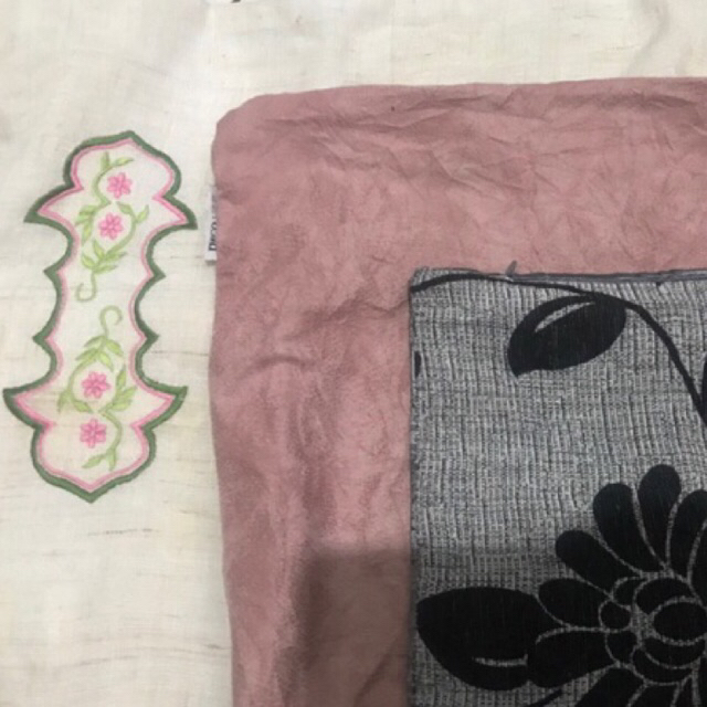 SALE Sarung bantal sofa 3pcs 18rb uk pink 40x40, hitam 38x38 cream 52x36 preloved second sofa
