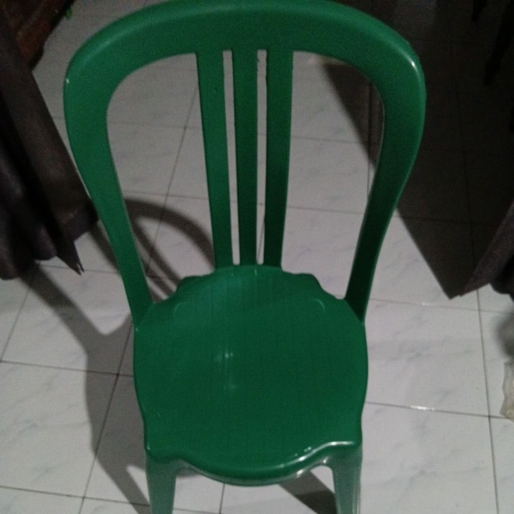 Kursi Plastik Napolly 101 Hijau - Warna Menarik, Desain Ergonomis, Tahan Lama