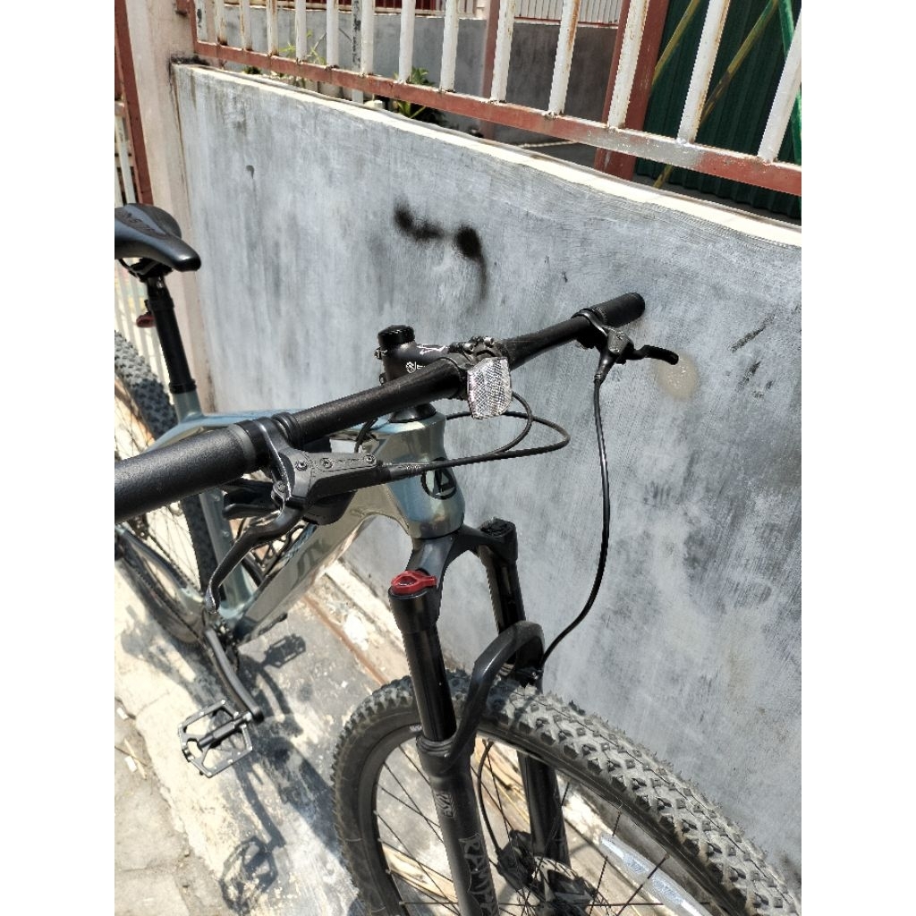 Sepeda MTB Pacific armour dx carbon