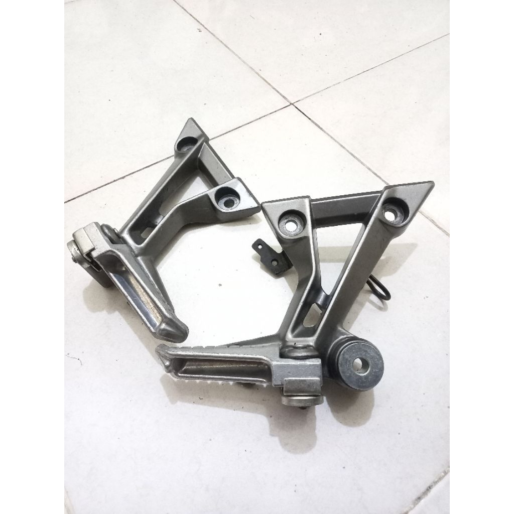postep fostep pijakan belakang ninja 250fi original