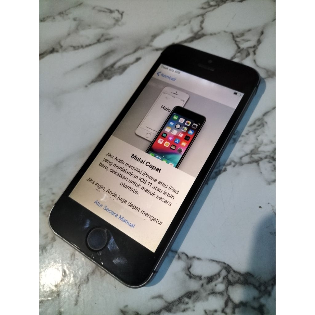 Apple iPhone 5s. LCD bagus. minus perlu restore itunes dan batrei agak boros