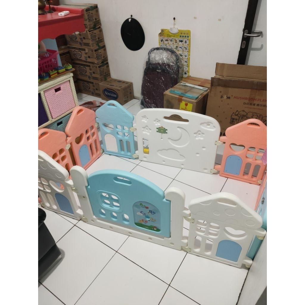 PRELOVED  Baby Fence / Pagar Bayi IBEBE 8+2