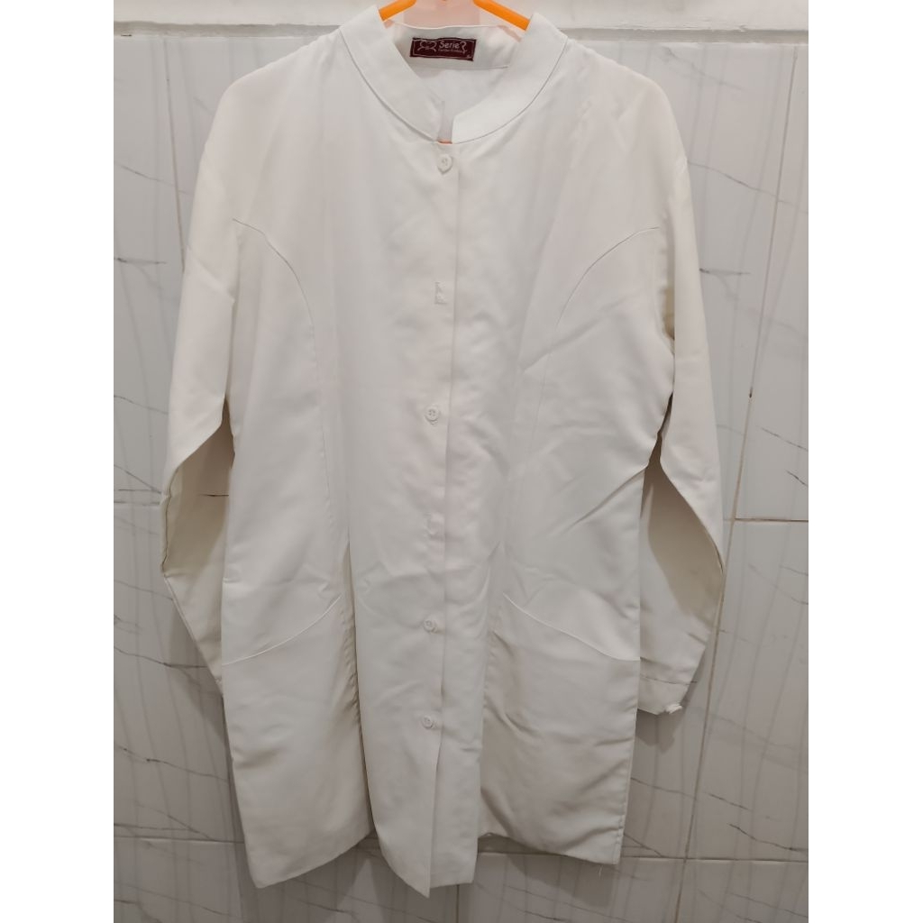 Seragam Atasan Guru Wanita Putih Tulang Size M merk Serie Preloved