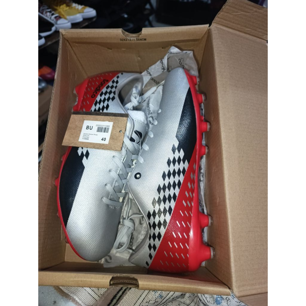 sepatu sepakbola sondico