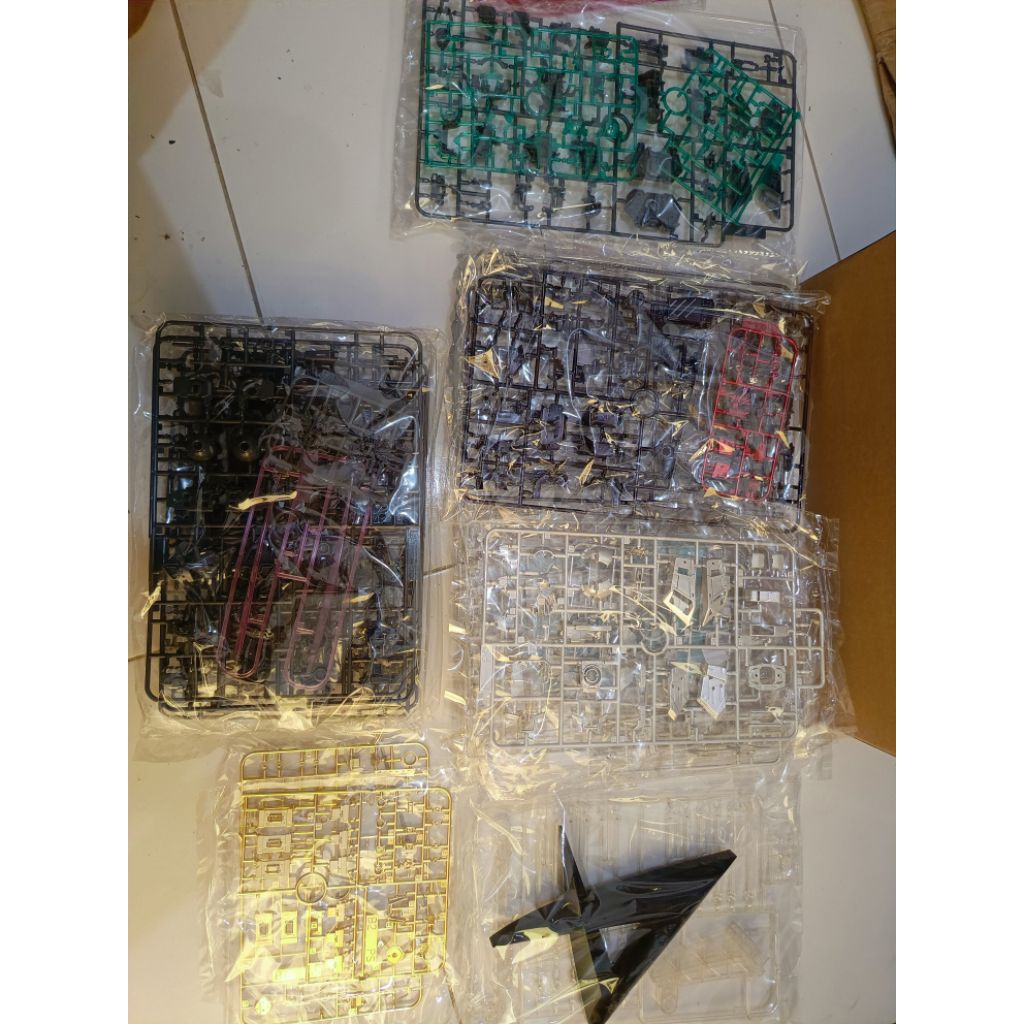 Daban MG 1/100 Nu Gundam Titanium Finish 6619s