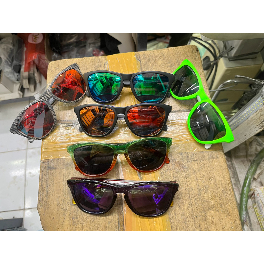 KACAMATA OAKLEY FROGSKIN VARIAN SERIES LENSA POLARIZED ANTI UV PROTEC