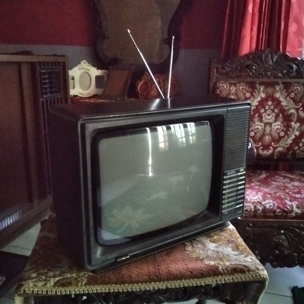 Tv televisi jadul antik vintage merk sanyo lawas kuno