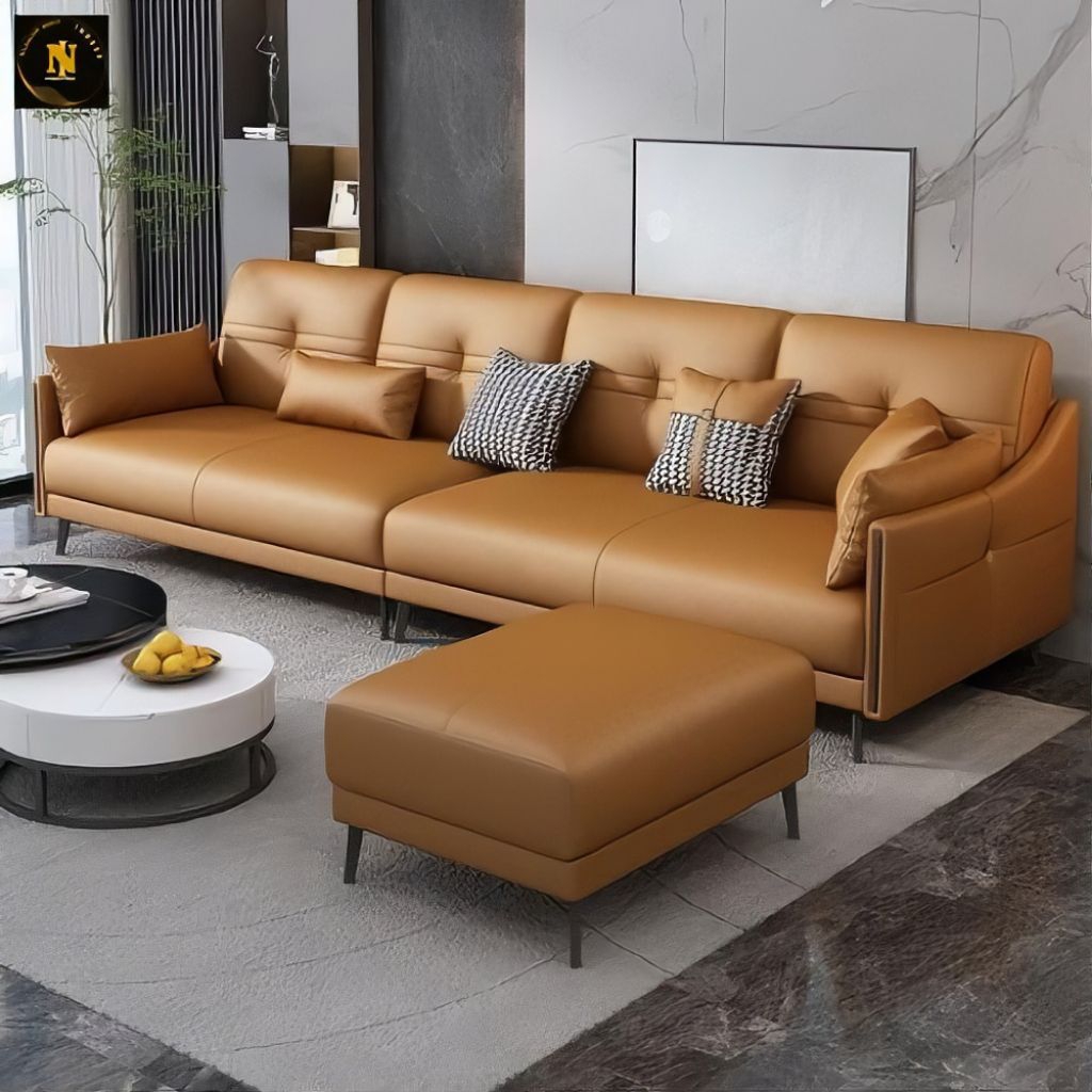 Sofa Ruang Tamu Mewah Kulit Asli Warna Kuning Karamel Desain Minimalis dengan Bantal Hias Motif Kota