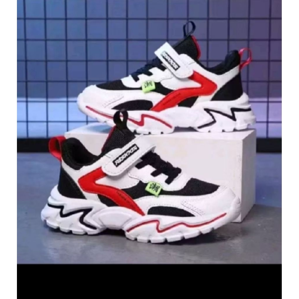sepatu sneaker MK 07