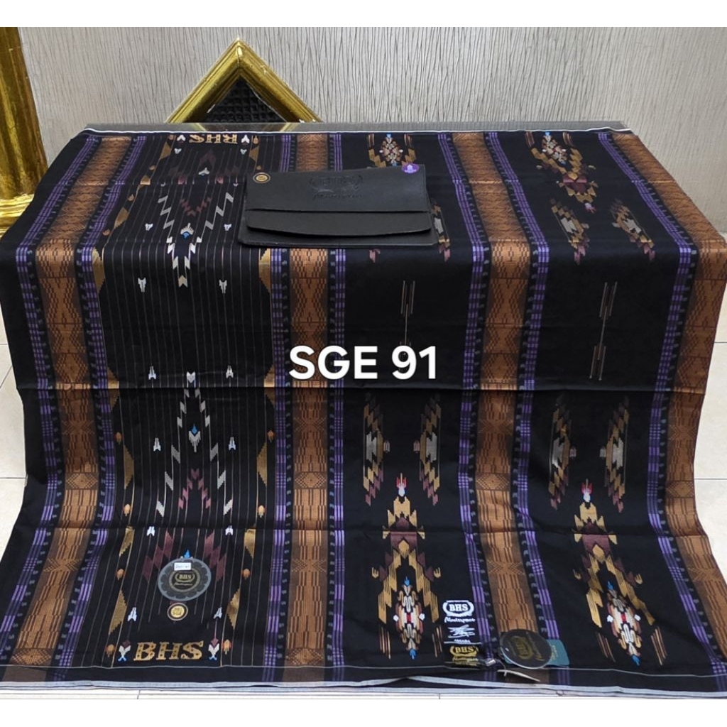 sarung bhs sge masterpiece gold dan signature full songket timbul bahan sutra sarung termahal berkua