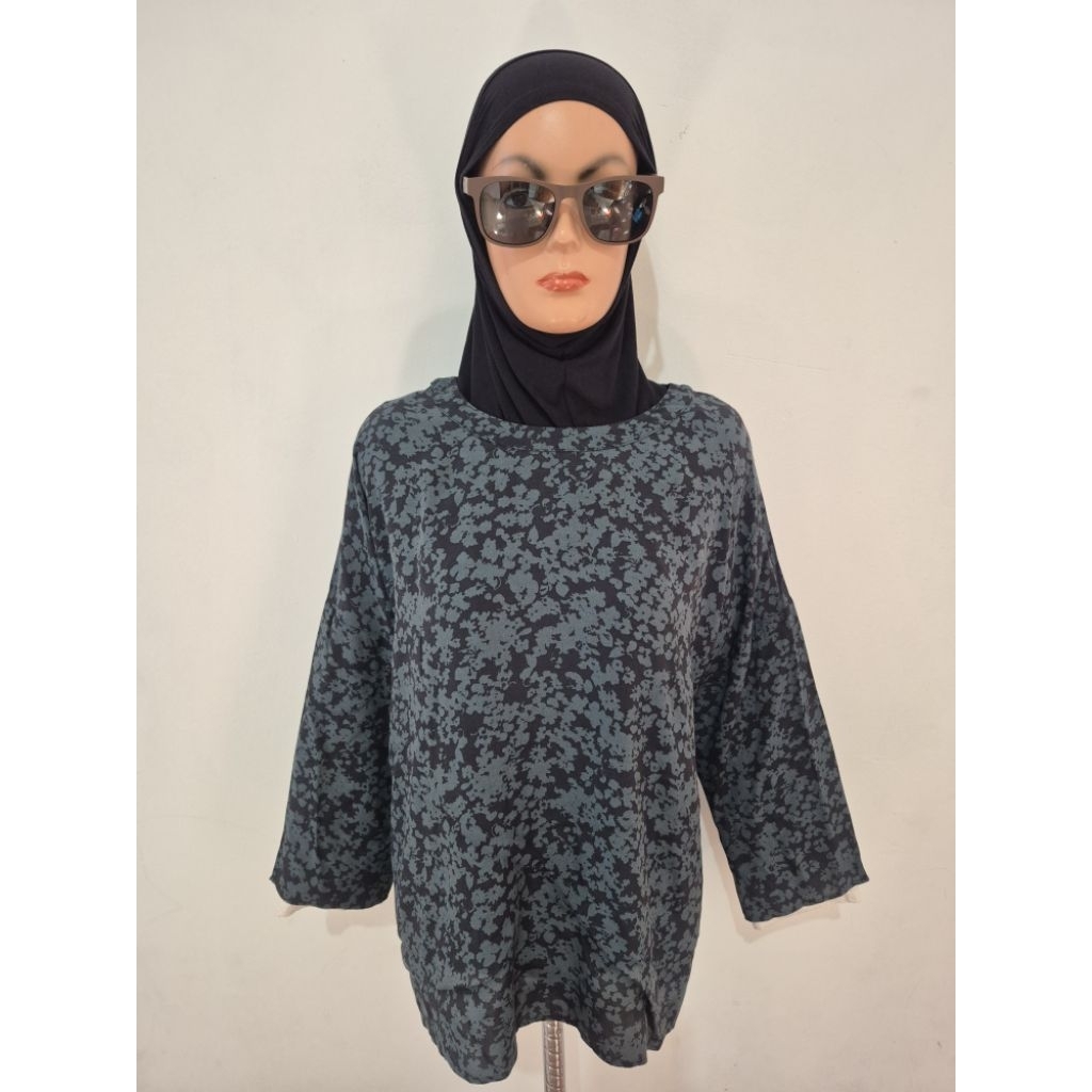 Blouse rayon motif (UNIQLO)
