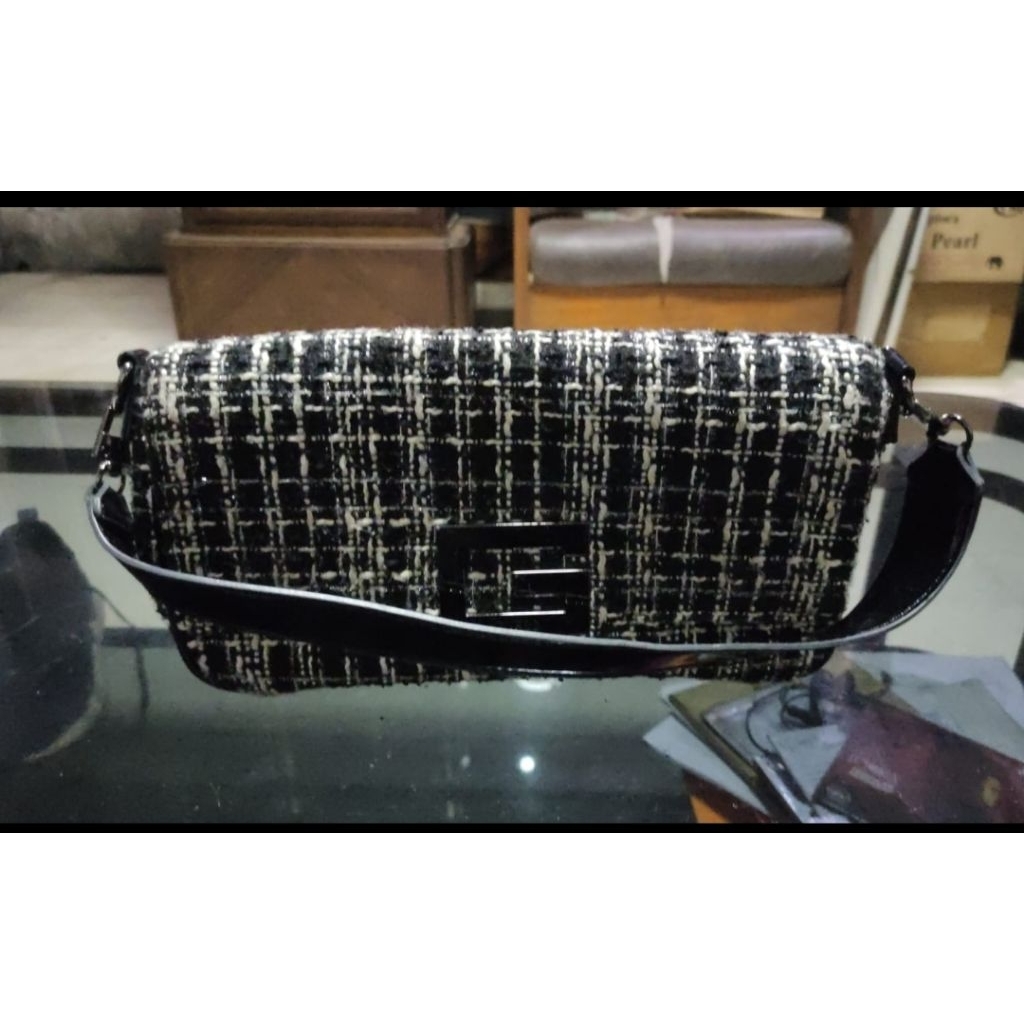 Tas Pesta Guess (preloved)