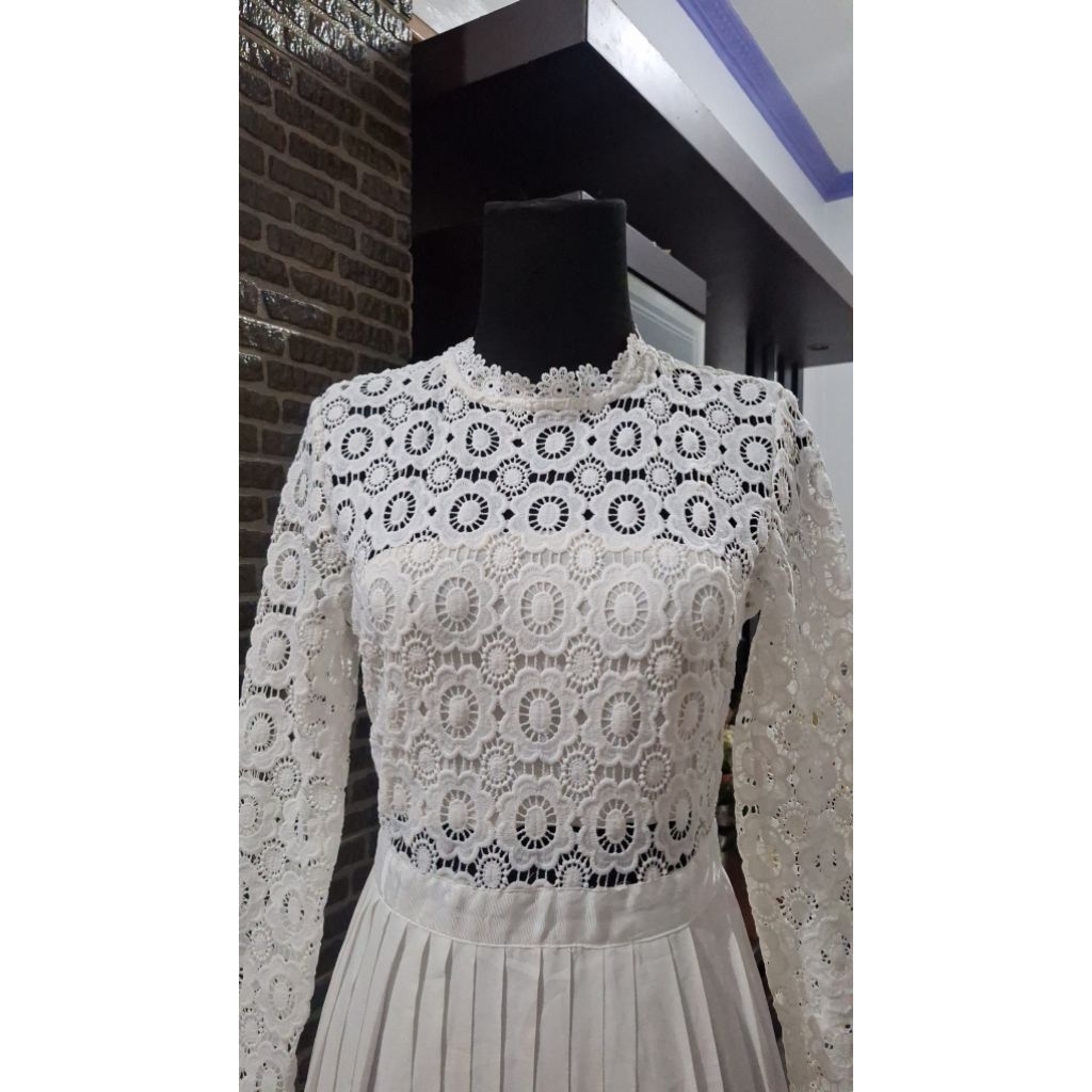 Dress brokat / Dress renda putih panjang