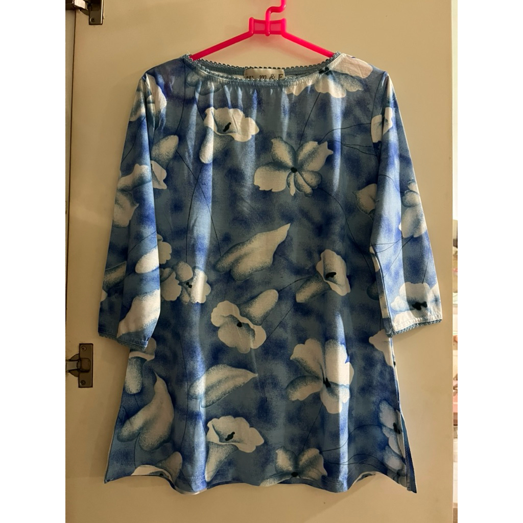 Atasan Wanita Biru Motif Bunga