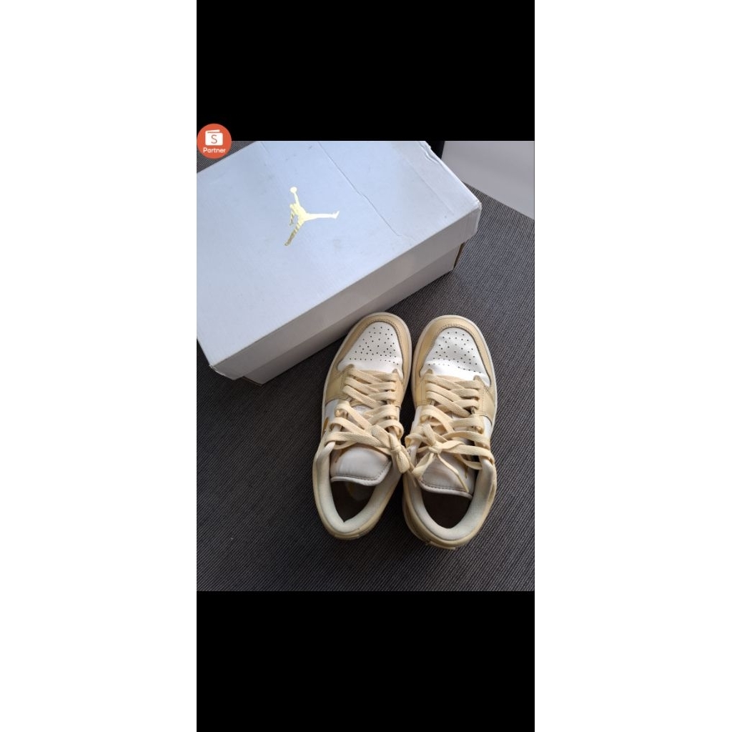 preloved sepatu woman anak perempuan air jordan 1 low insole 23.5cm