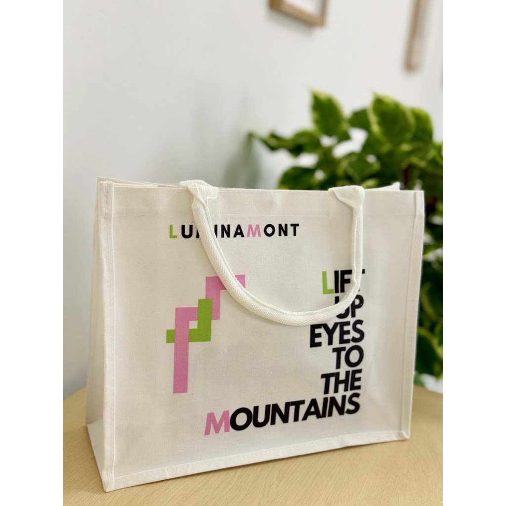 Tote Bag Kristen Aesthetic “Lift Up Eyes to The Mountains” | Tas Kanvas Premium Wanita Pria | Tas Ge
