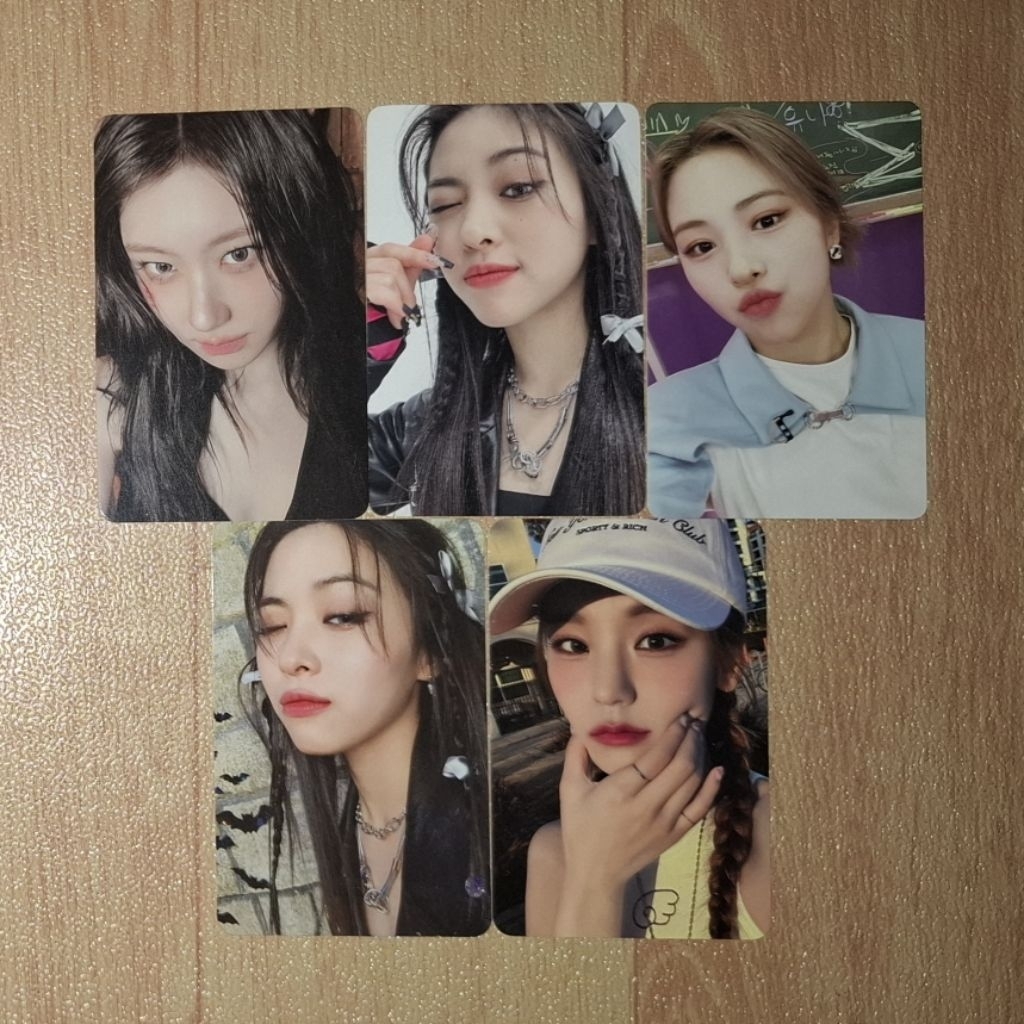PC Photocard ITZY Chaeryeong Tunnel Vision Special Edition Yeji 2024 Season's Greetings Best Friends