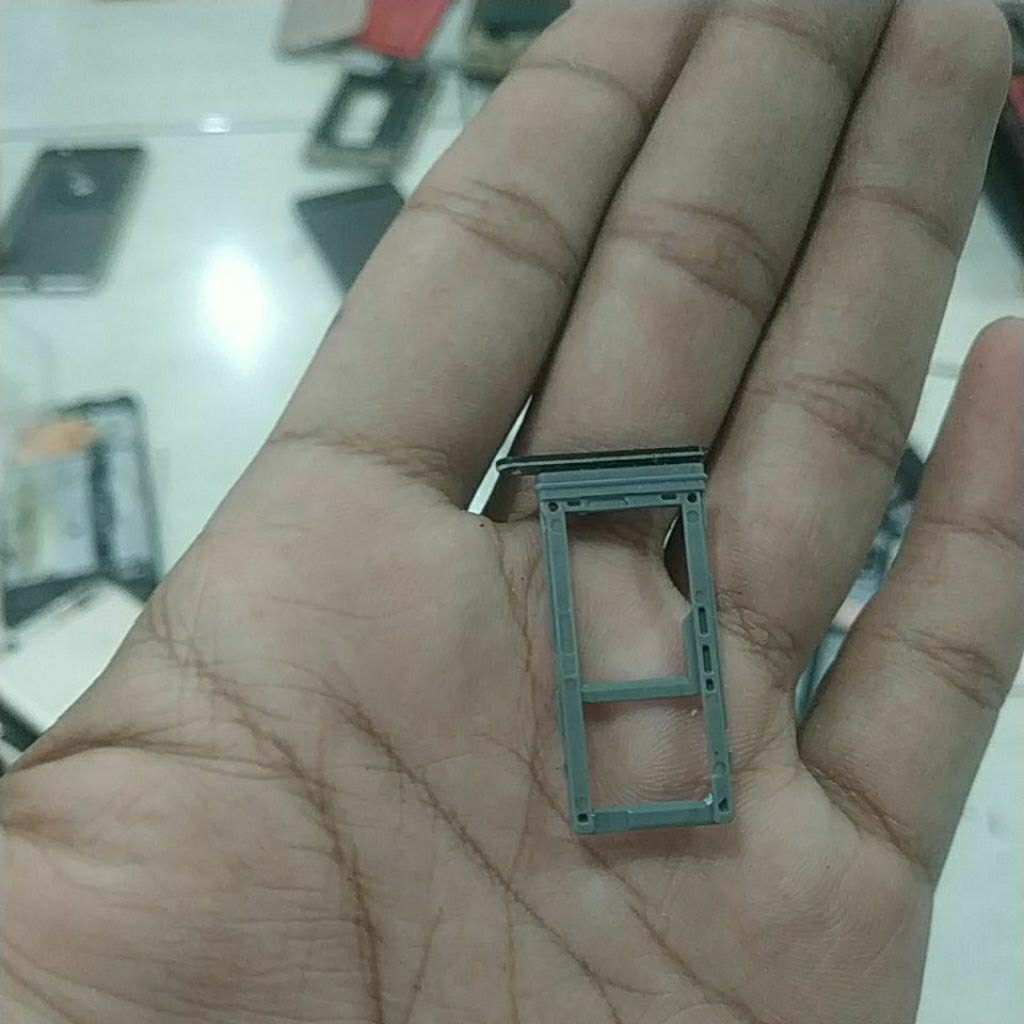 simtray besar bekas samsung a8 plus