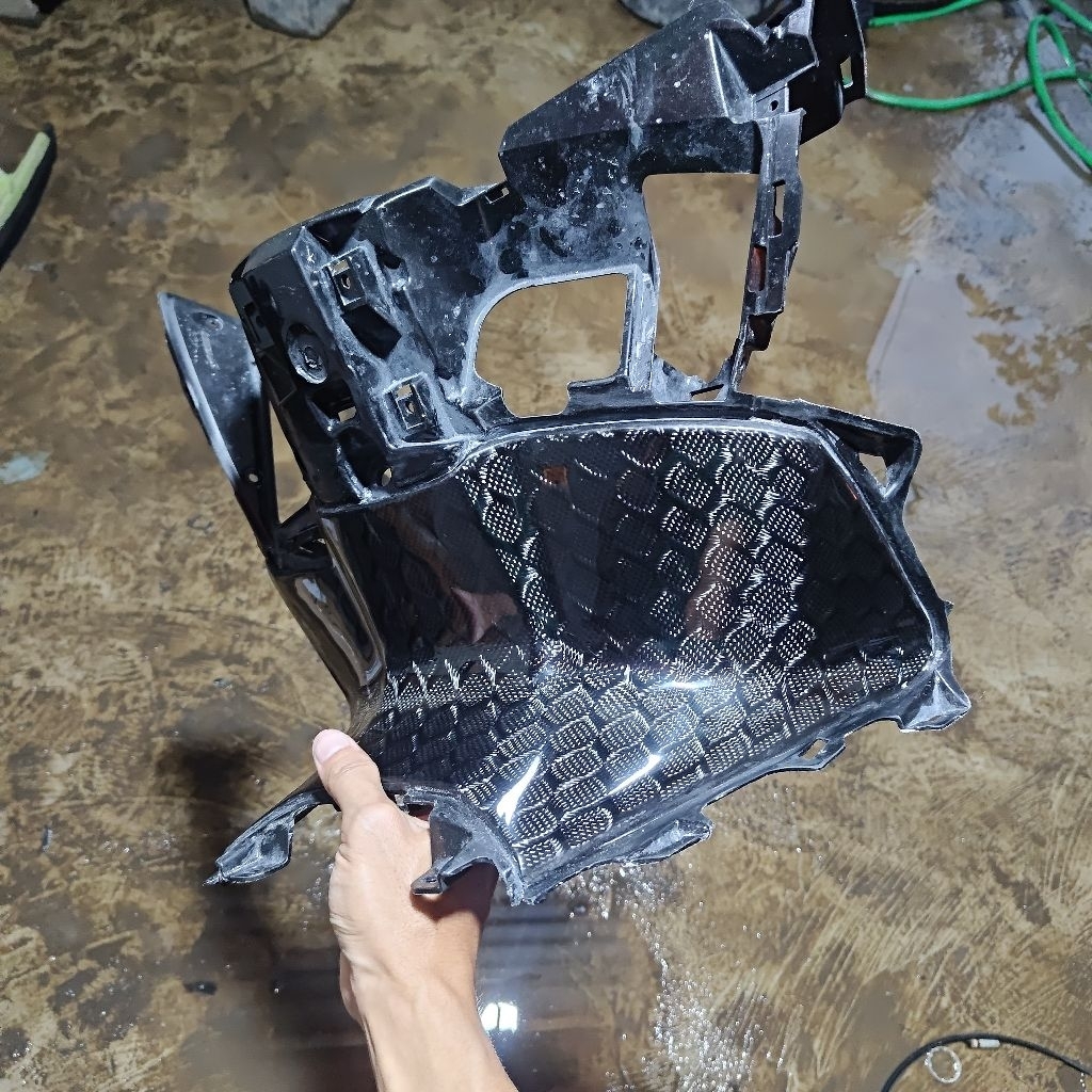 Dek tengah Honda PCX 150 lokal Carbon Kevlar