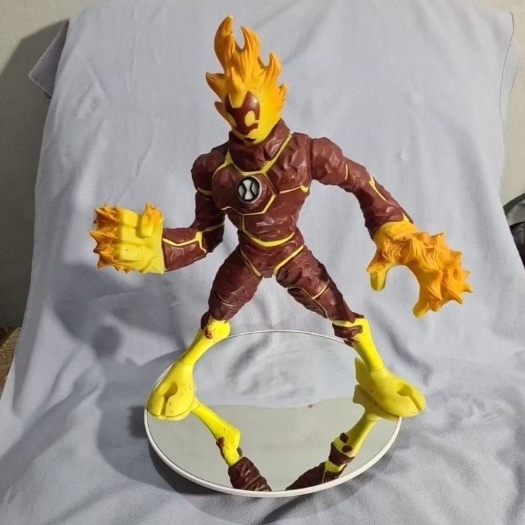 Action Figure BANDAI TM & Cartoon Network