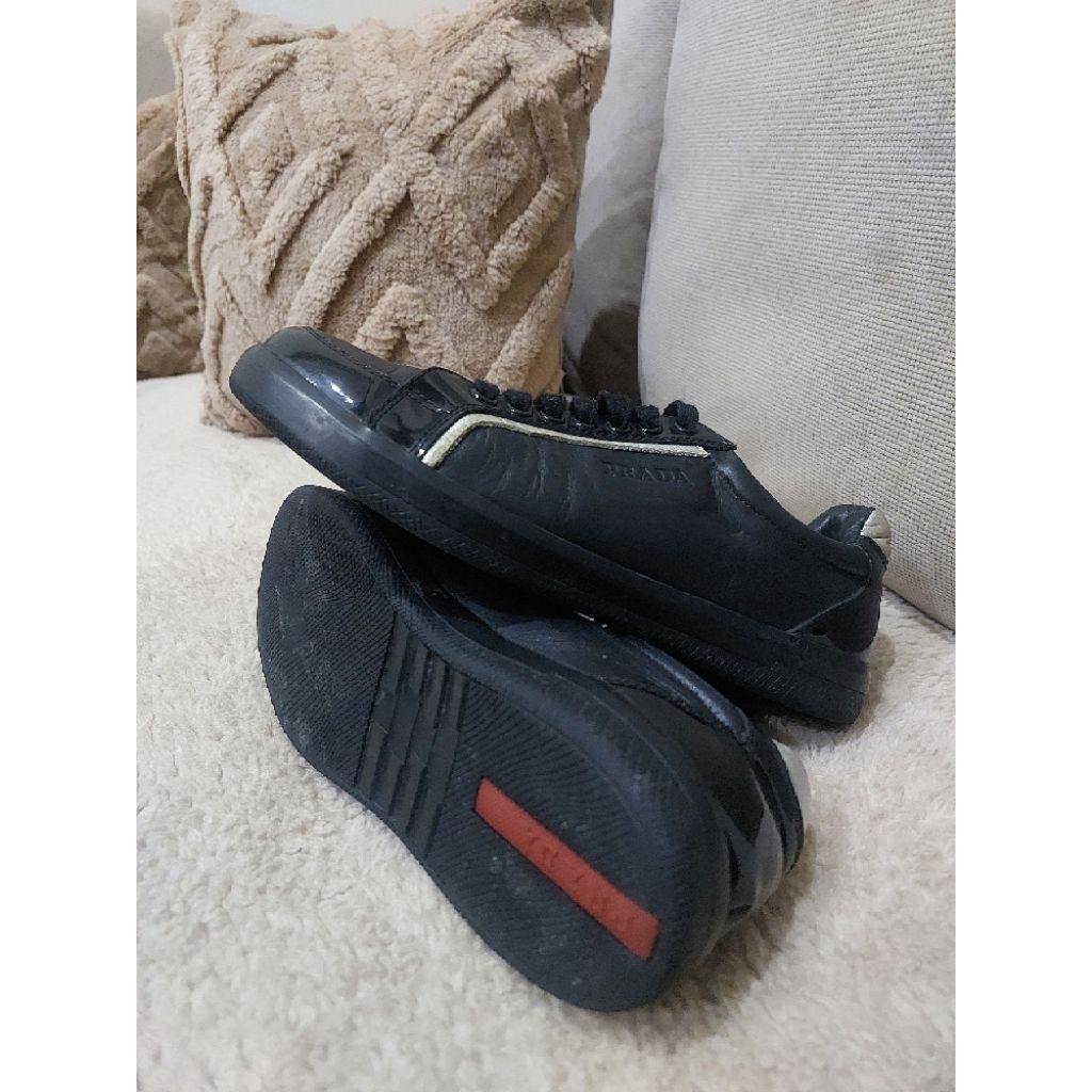Sepatu Second PRADA