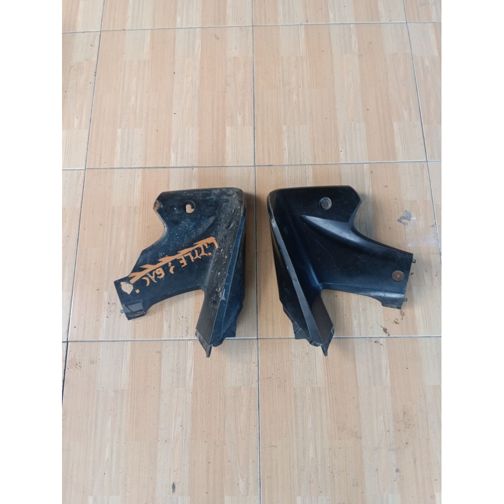 cover sambungan sayap bawah revo absolute 110 sepasang