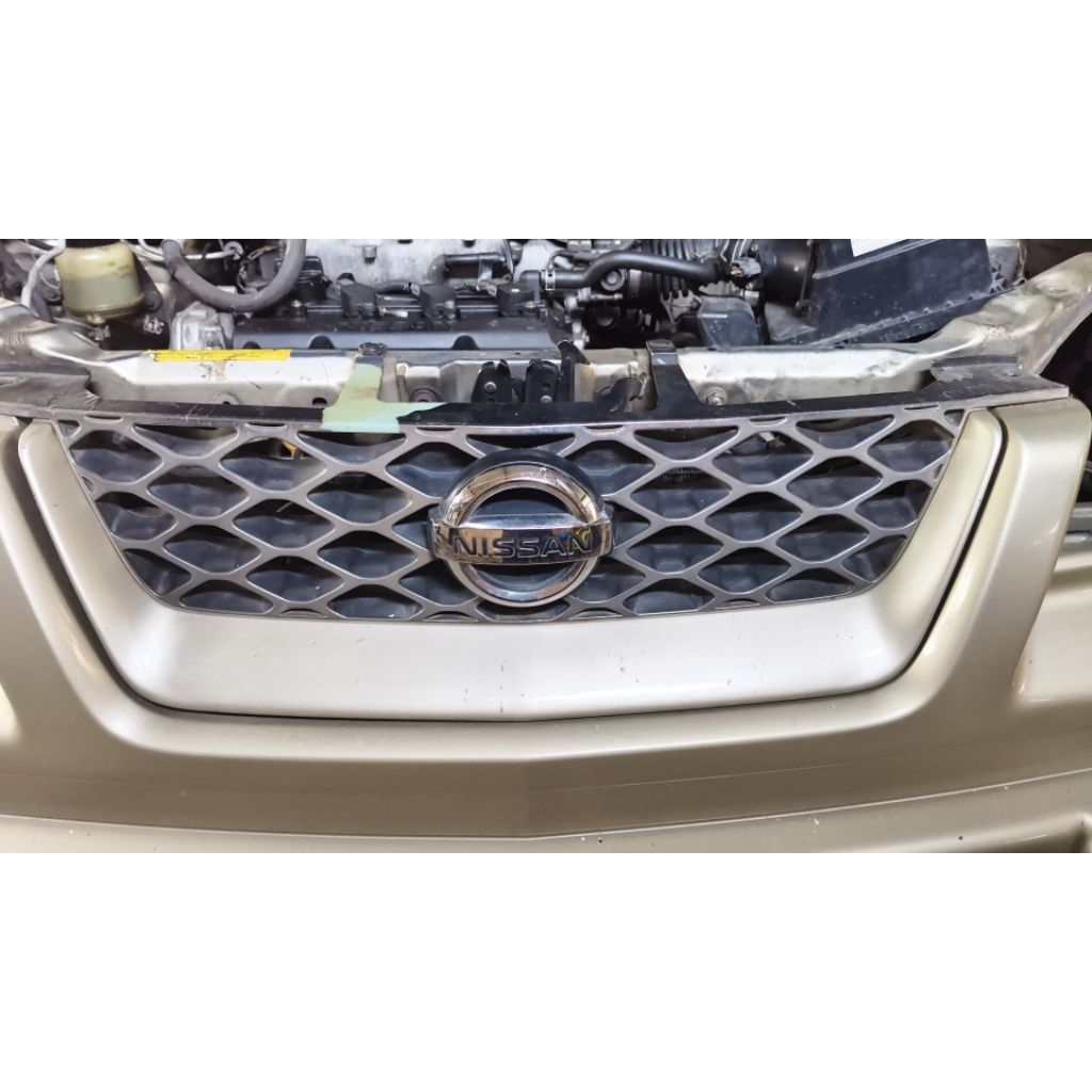 Grill Nissan Xtrail T30 original