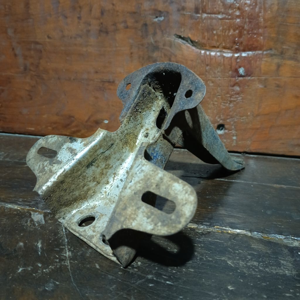[ORIGINAL] Breket dudukan stoplamp lampu belakang yamaha RS 100 rs100 rs125 bekas