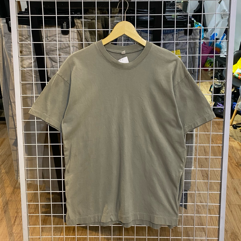 Uniqlo Basic Tee