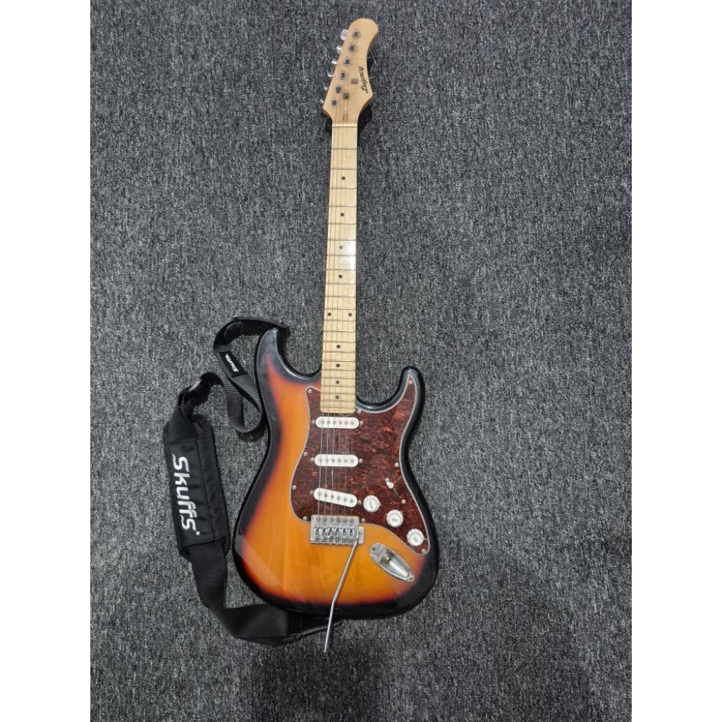 Second Gitar Legacy Model Stratocaster Sunburst