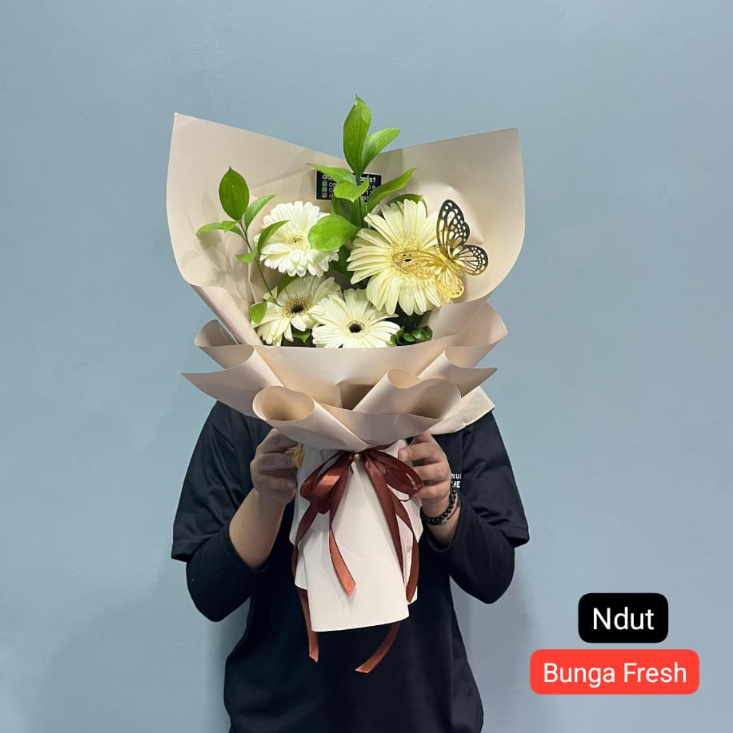 Dqueen Florist - Buket Fresh - " NDUT " - Bloombox - custom -  ultah - birthday - anniversary - pemb