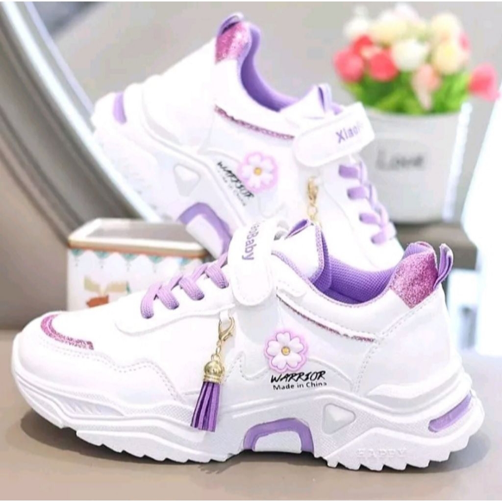 sepatu sneaker anak sekolah Sport  TK, SD imitasi sneaker warior ungu dan pink