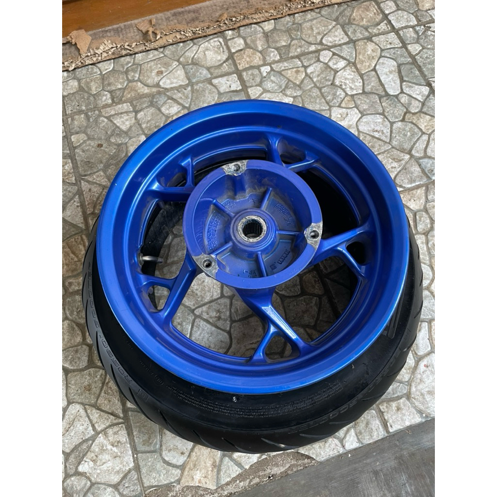 velg belakang xmax 250 dan ban pirelli