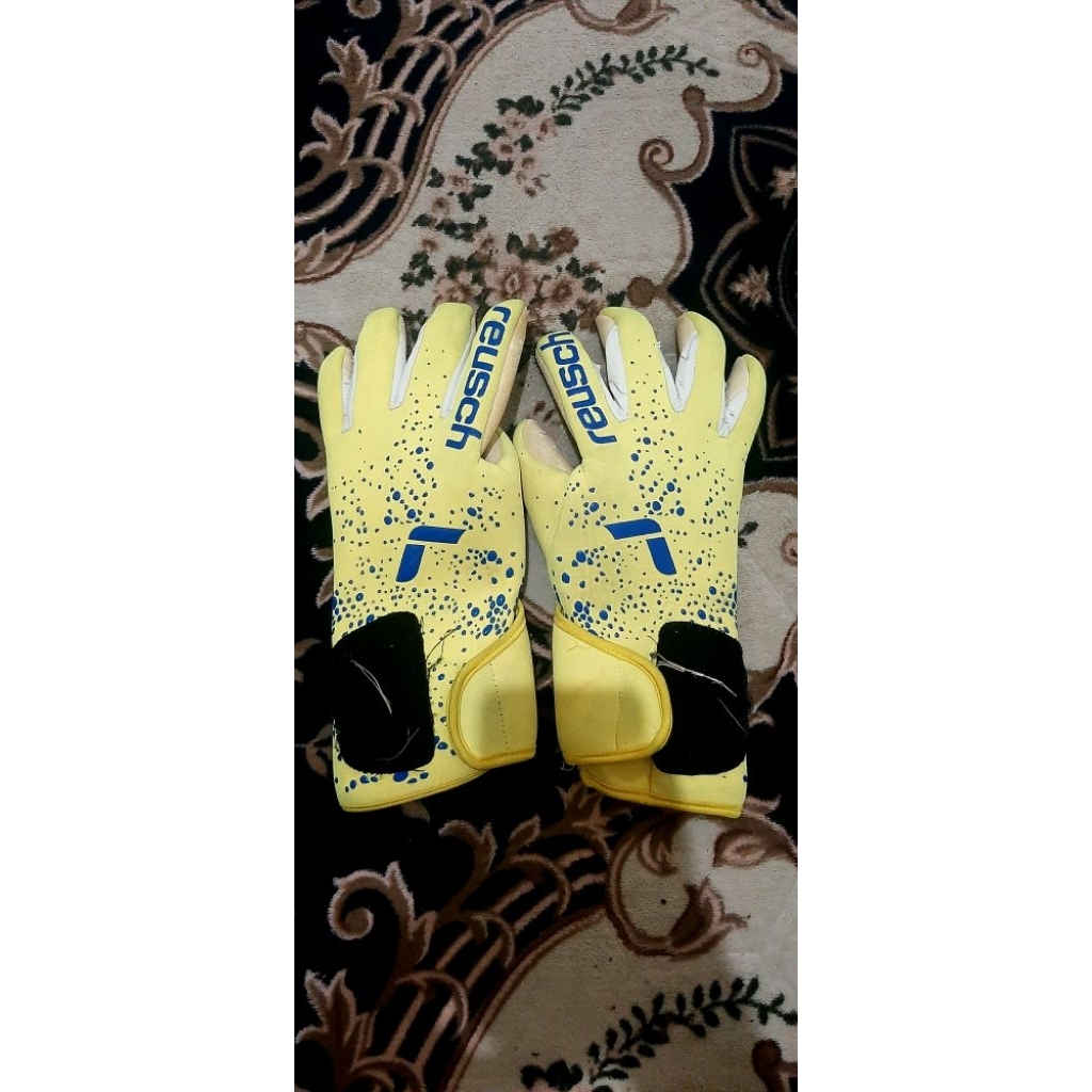 Sarung Tangan Kiper Reusch