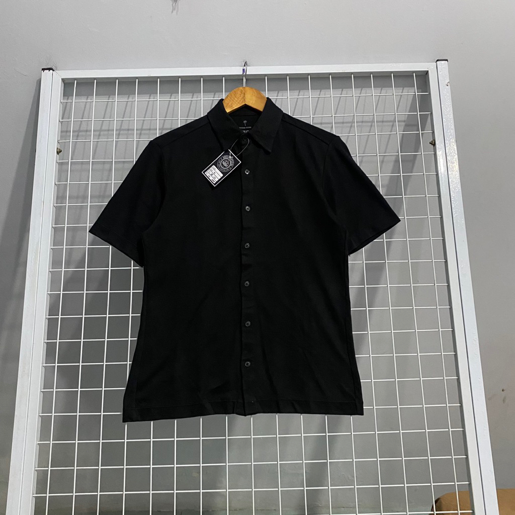 kemeja UNIQLO hitam S