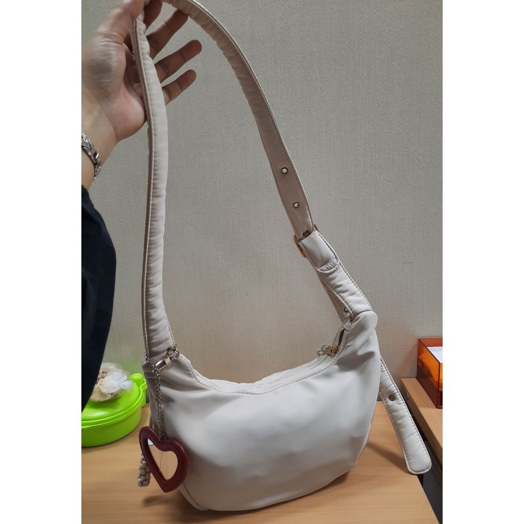 Preloved - Tas selempang wanita merk Enji