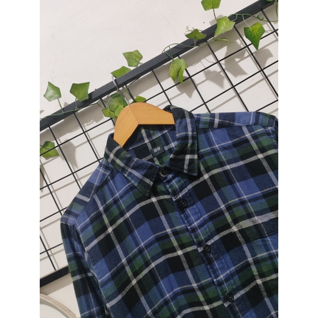 Kemeja Flanel Uniqlo Black Tag