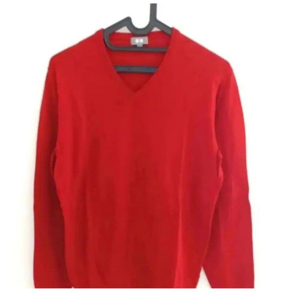 Sweater Pria. Merk Uniqlo