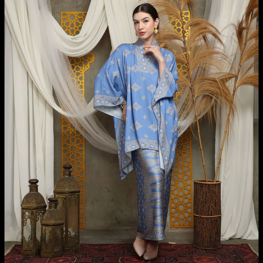 Kebaya Biru | Kebaya Premium | Kebaya Wisuda | Kebaya Modern | Kebaya Wanita | Baju Kurung | Kebaya 