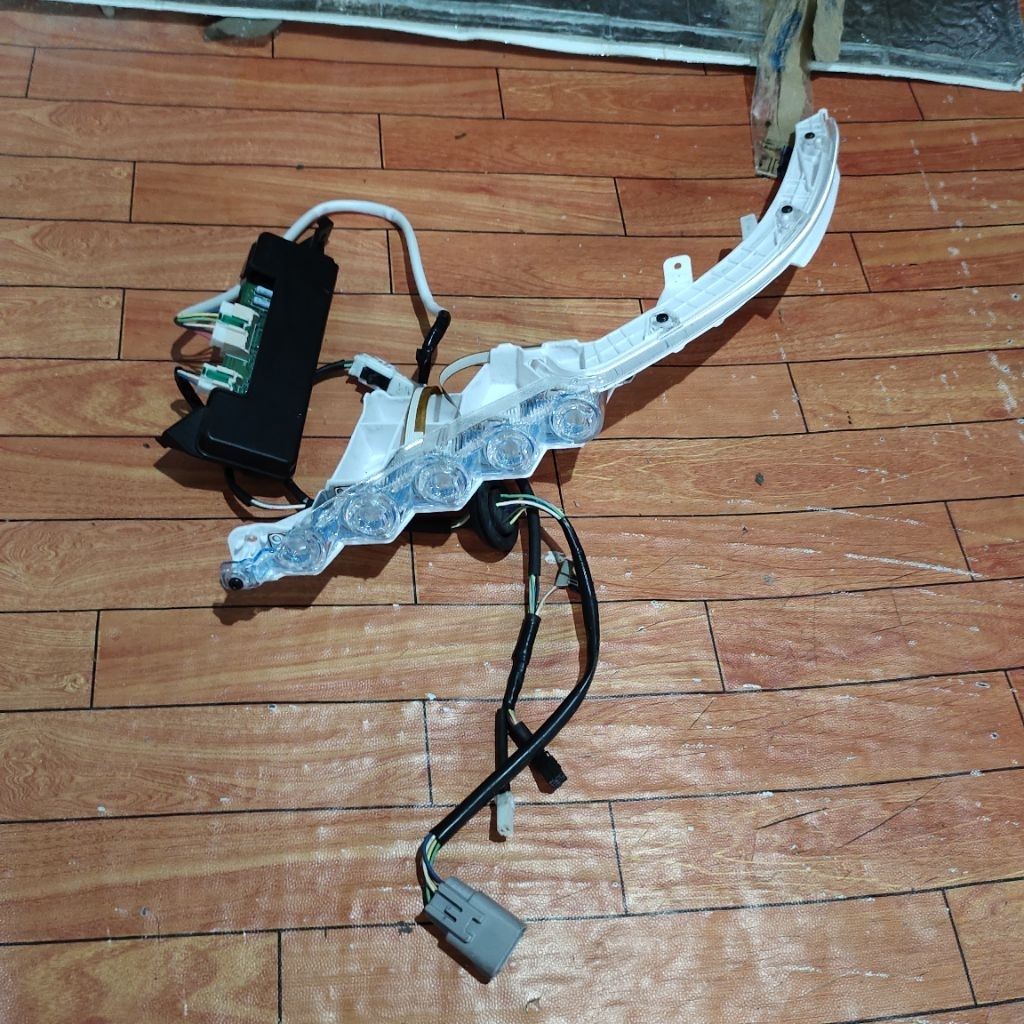 Lampu Drl Toyota Fortuner Vrz Original kiri