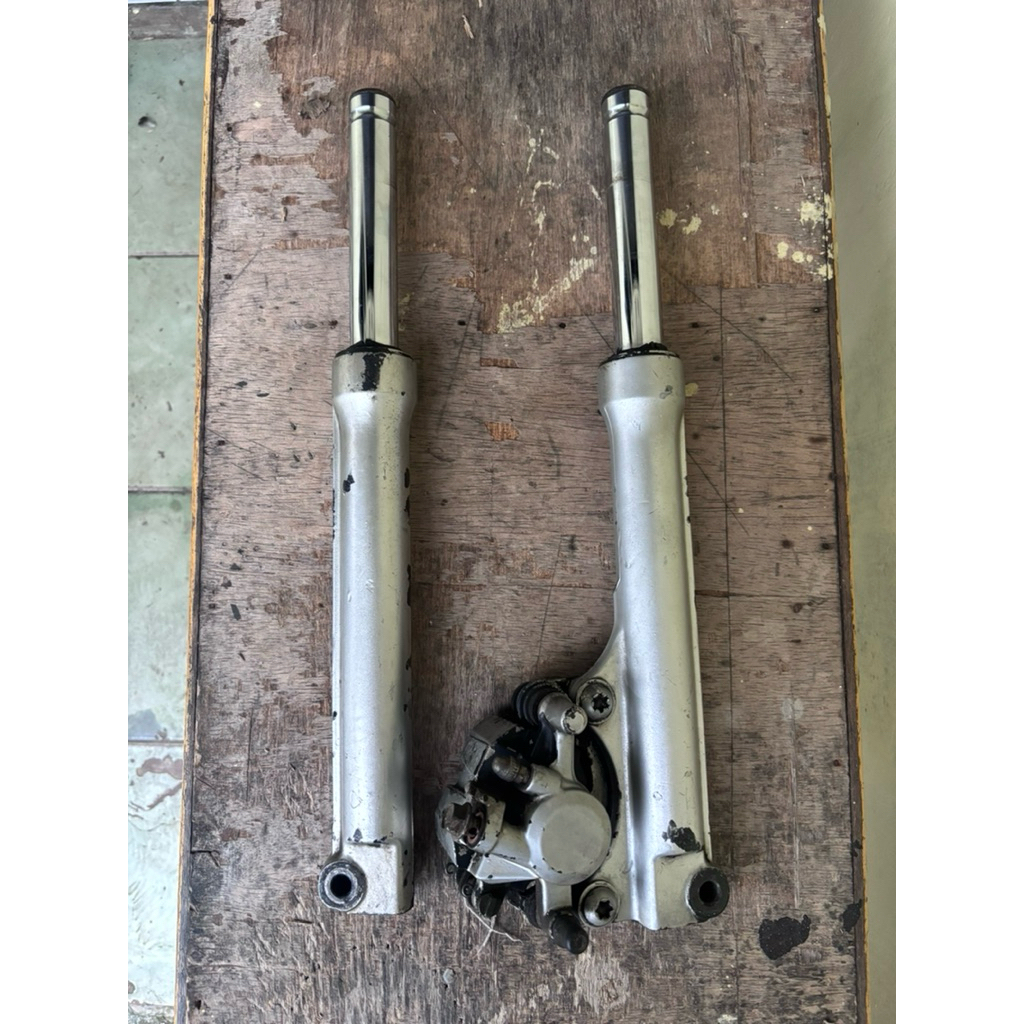 Shokbreaker Depan Mio Original + Kaliper standar mio smile