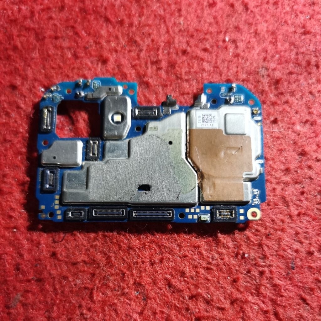 mesin realme narzo 50a prime mesn mati untuk bahan. ic cpu emmc masi lem hitam.